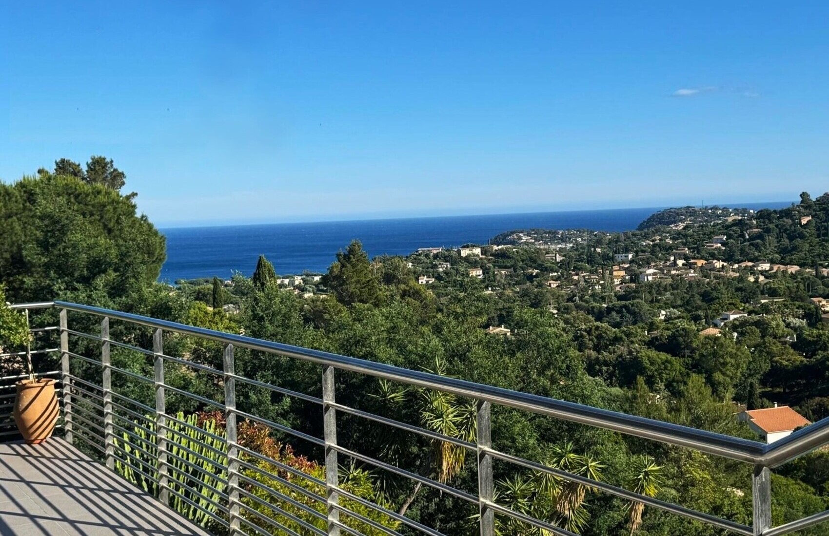 Vue sur la mer depuis la terrasse du niveau 2