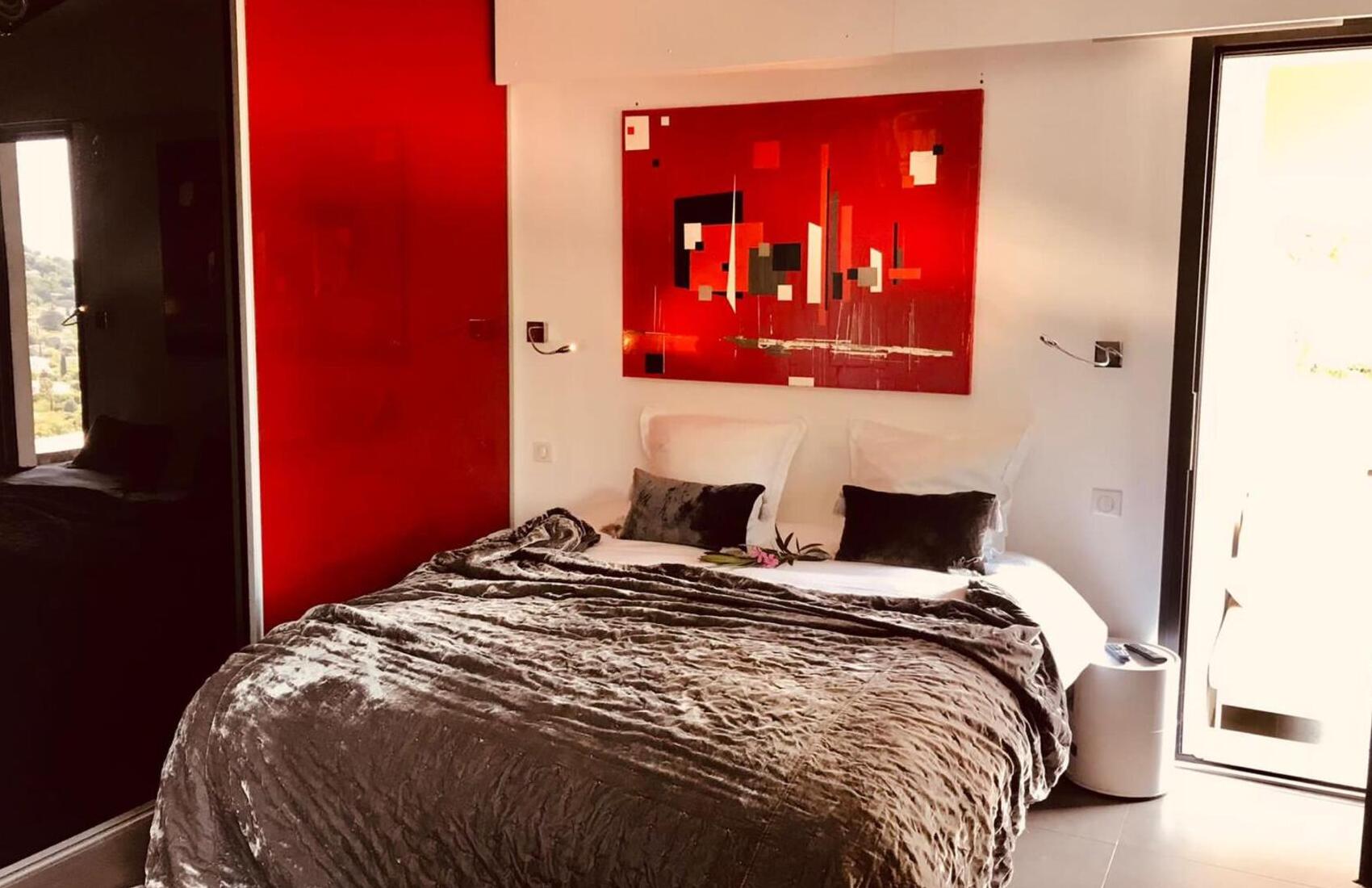 Une des chambres au niveau 1 de la villa Hirondelles